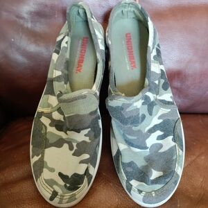 Unionbay slipons, 6.5 women's, camo print